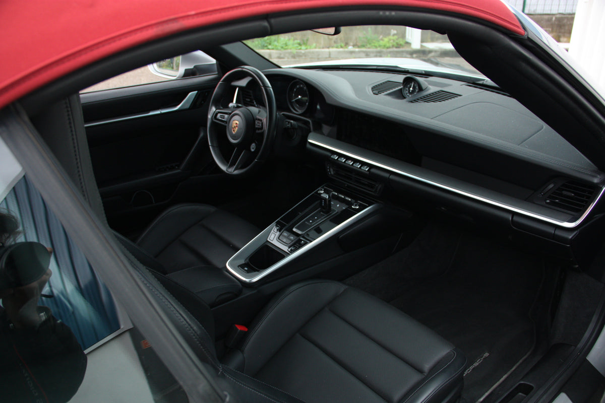 Porsche 992 Carrera S Cabriolet / 35.900km / 127.900€ / 2019
