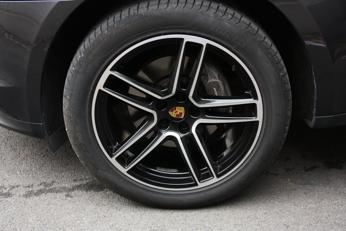 Porsche Macan 2.0L 245ch PDK / 64.900€ 