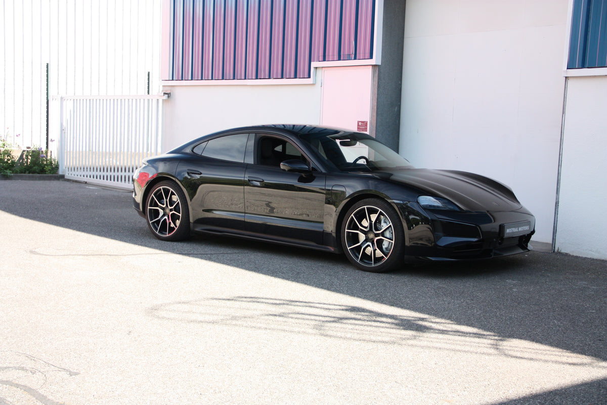 Porsche Taycan Turbo / 13.500km / 129.900€ / 2025