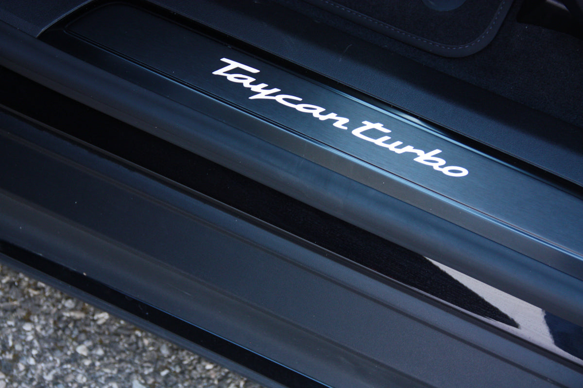 Porsche Taycan Turbo / 13.500km / 129.900€ / 2025