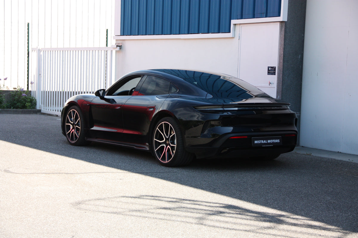 Porsche Taycan Turbo / 13.500km / 129.900€ / 2025