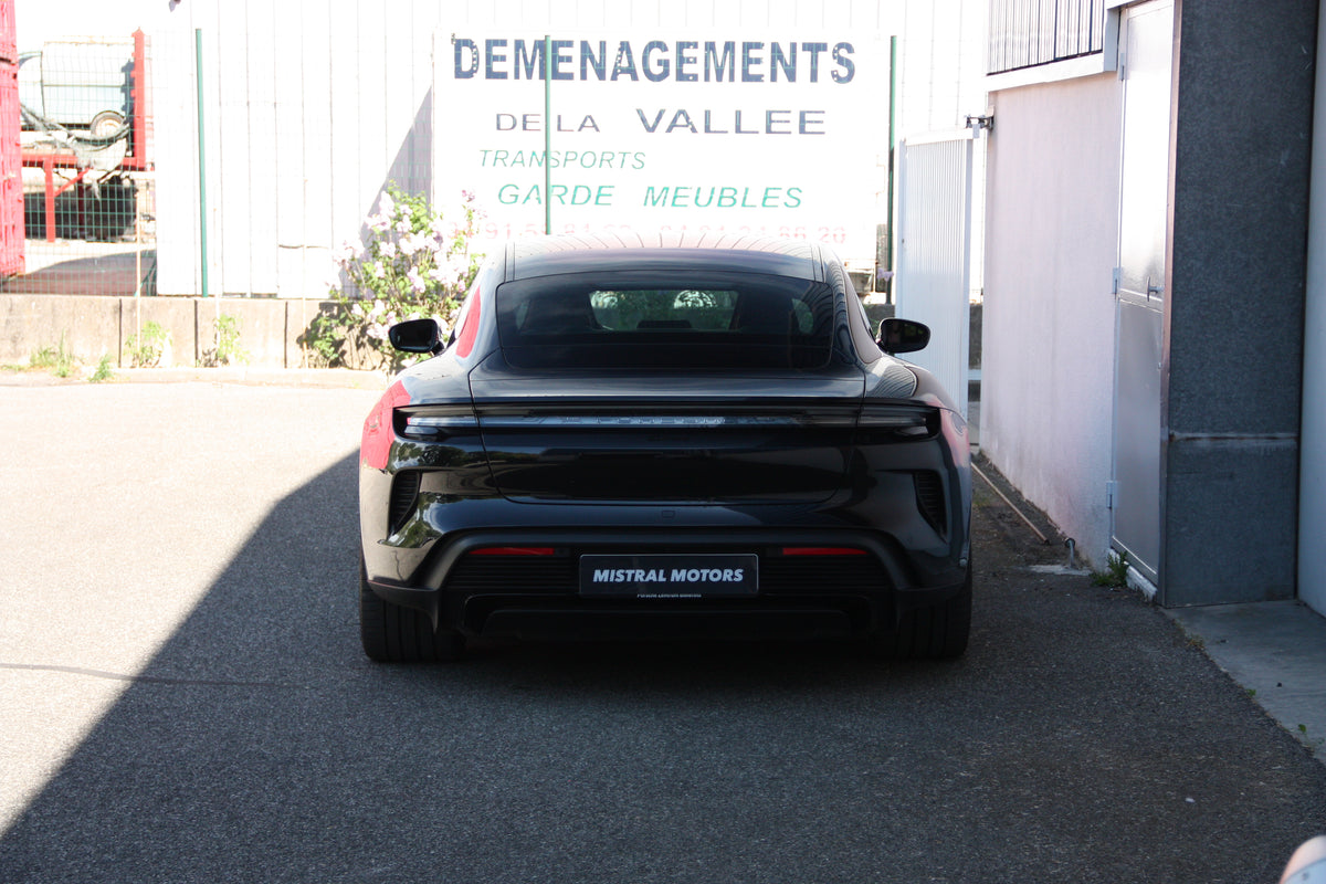 Porsche Taycan Turbo / 13.500km / 129.900€ / 2025