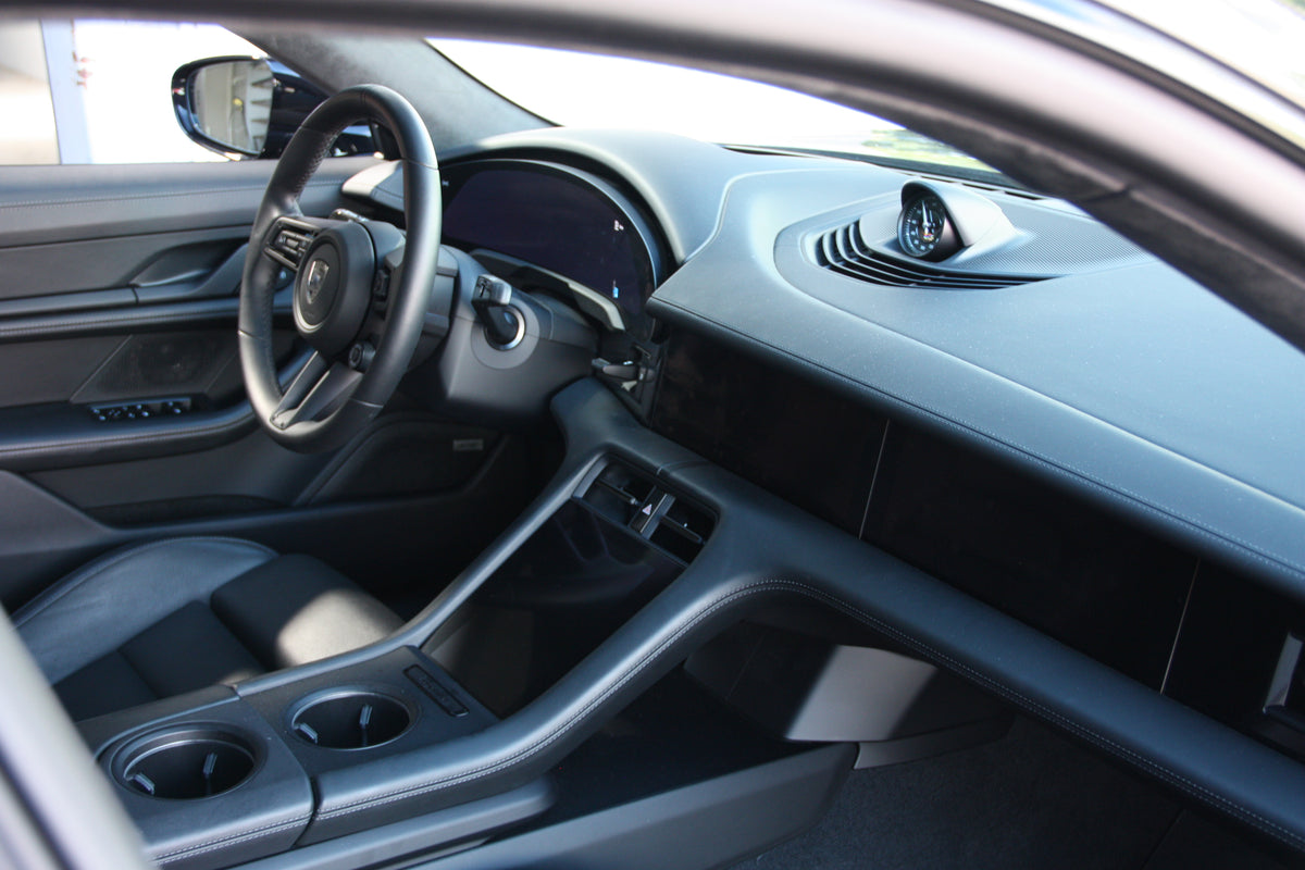 Porsche Taycan Turbo / 13.500km / 129.900€ / 2025