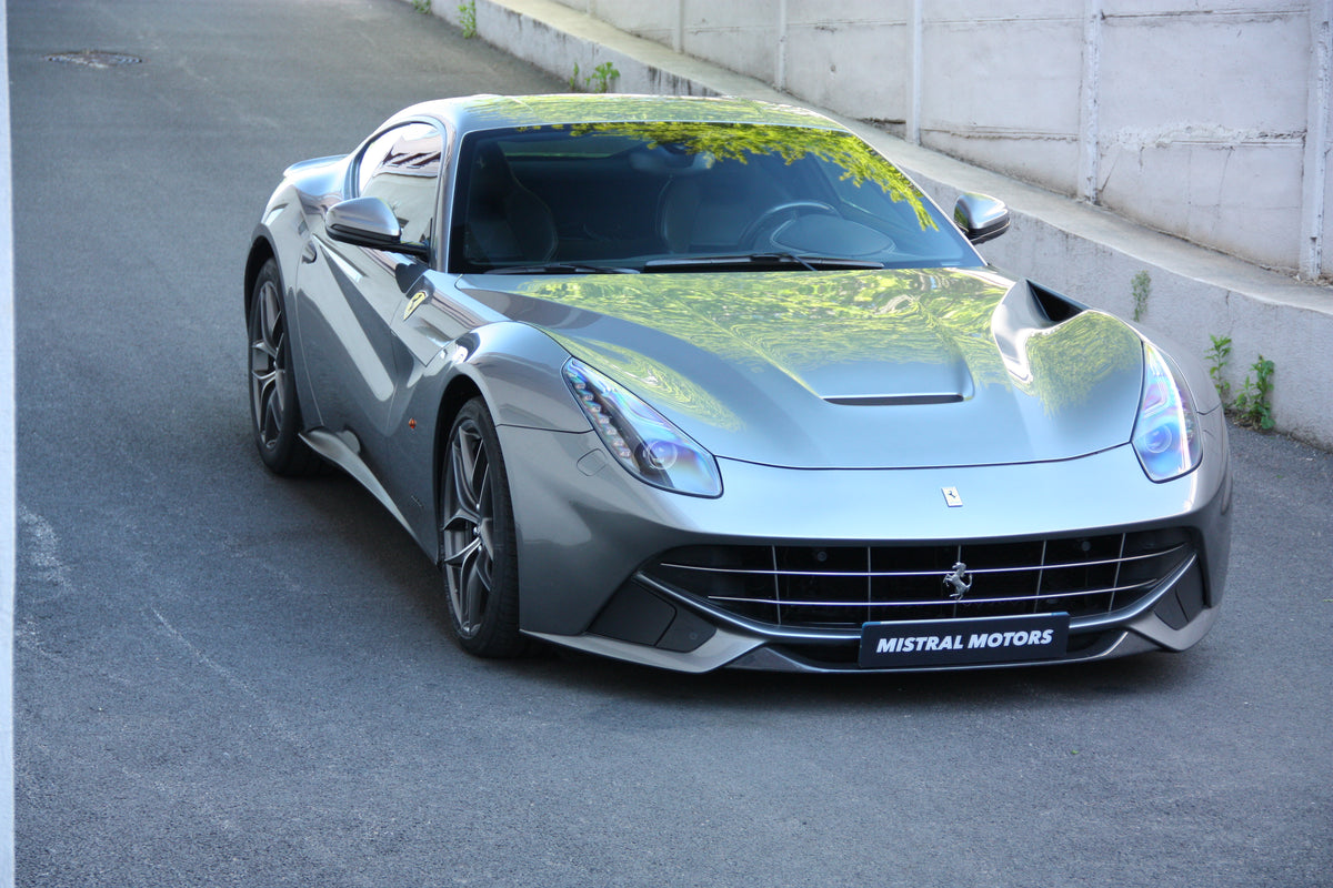 Ferrari F12 Berlinetta V12 6.3L 740ch / 238.900€