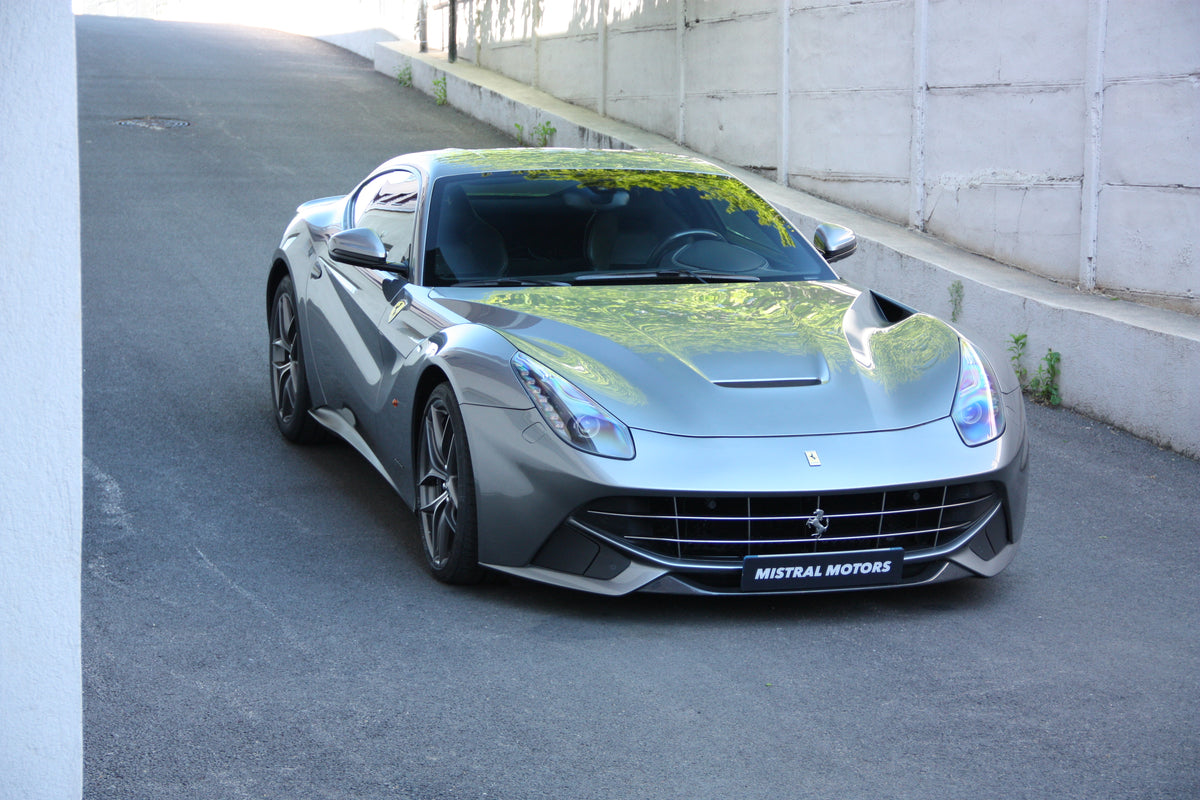 Ferrari F12 Berlinetta V12 6.3L 740ch / 238.900€