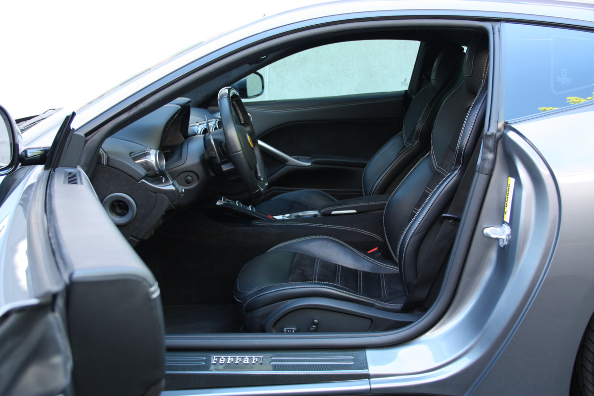 Ferrari F12 Berlinetta V12 6.3L 740ch / 238.900€