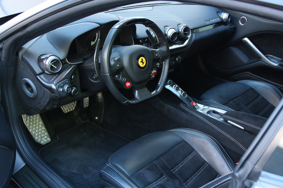 Ferrari F12 Berlinetta V12 6.3L 740ch / 238.900€