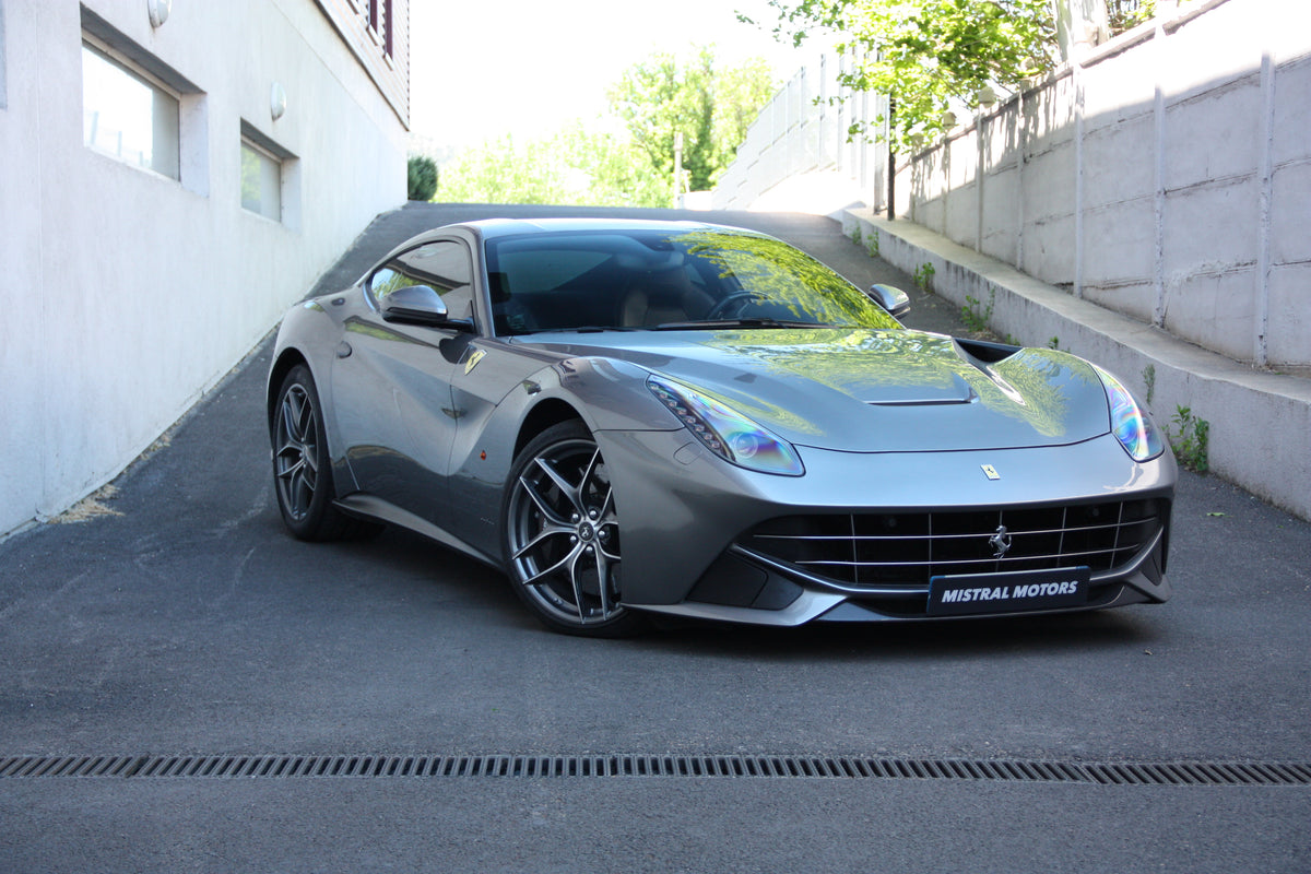 Ferrari F12 Berlinetta V12 6.3L 740ch / 238.900€