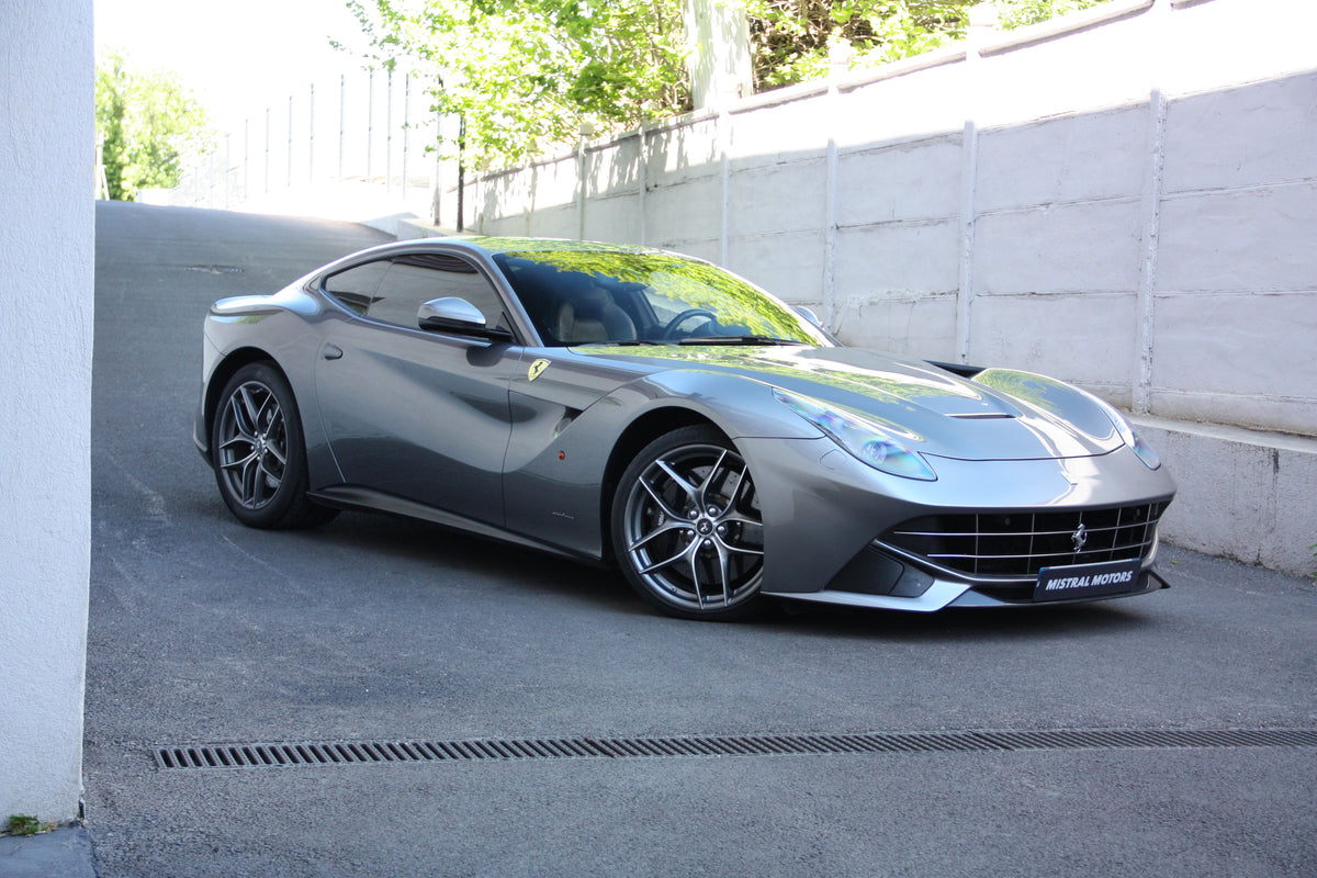 Ferrari F12 Berlinetta V12 6.3L 740ch / 238.900€