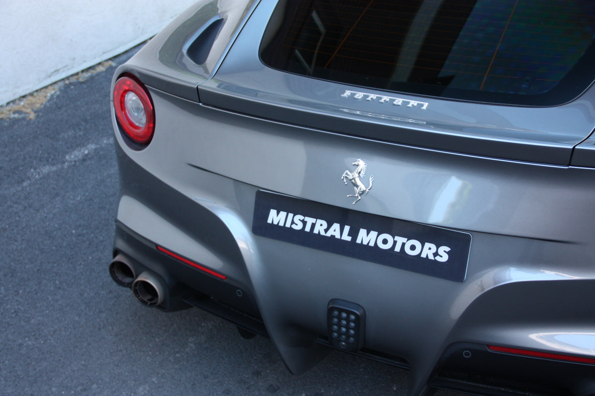 Ferrari F12 Berlinetta V12 6.3L 740ch / 238.900€