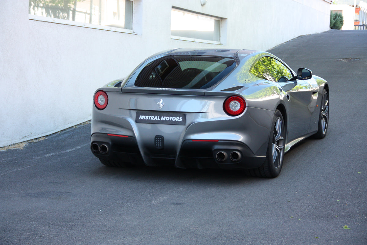 Ferrari F12 Berlinetta V12 6.3L 740ch / 238.900€