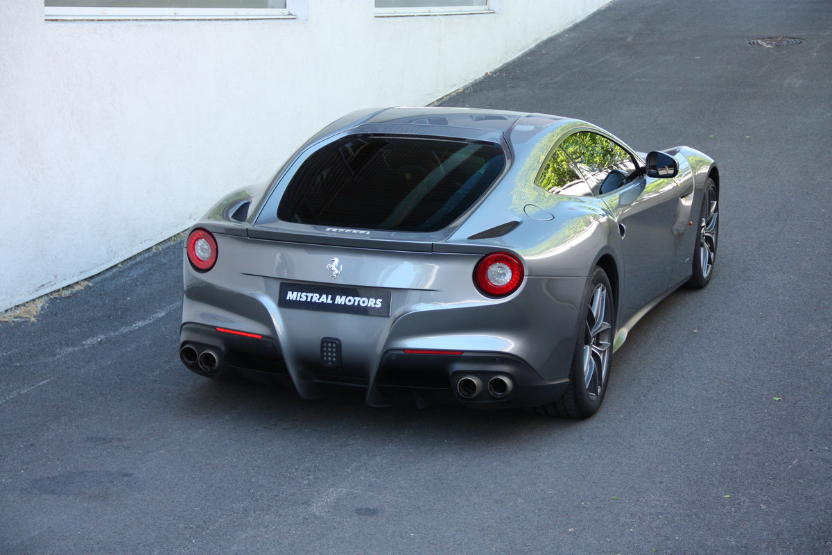 Ferrari F12 Berlinetta V12 6.3L 740ch / 238.900€