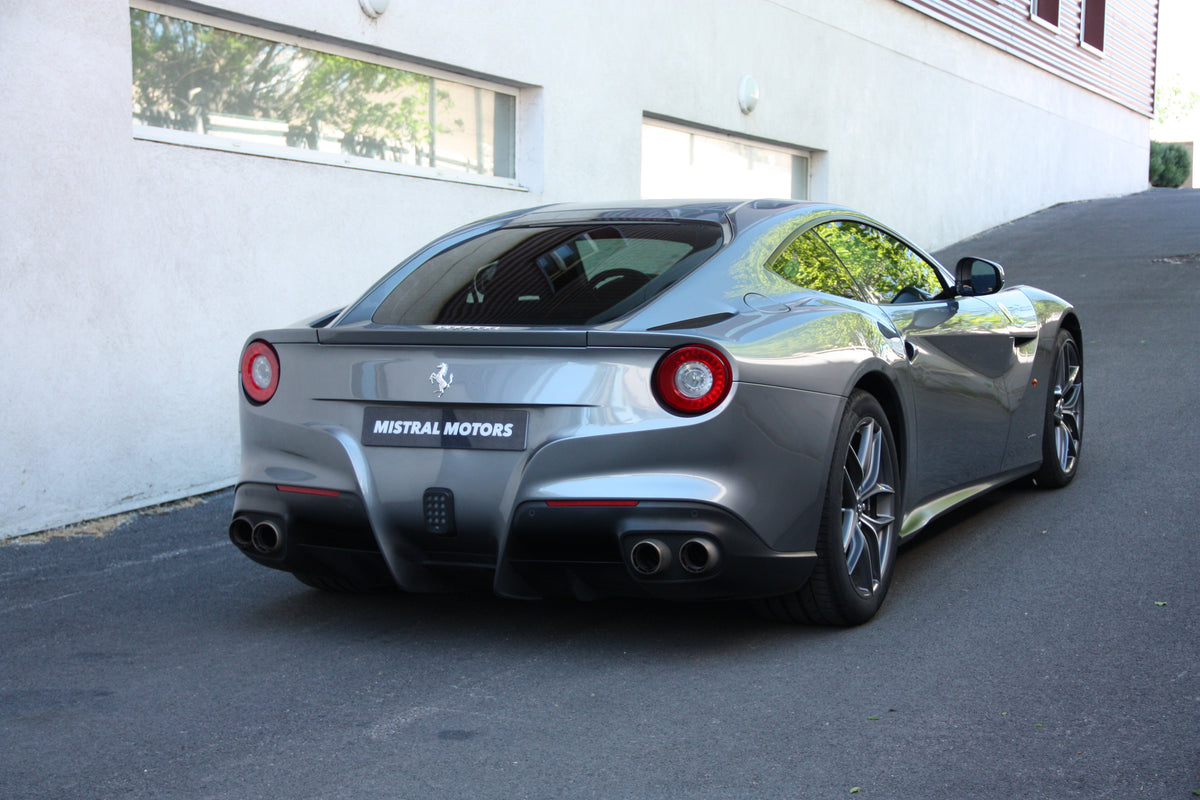 Ferrari F12 Berlinetta V12 6.3L 740ch / 238.900€