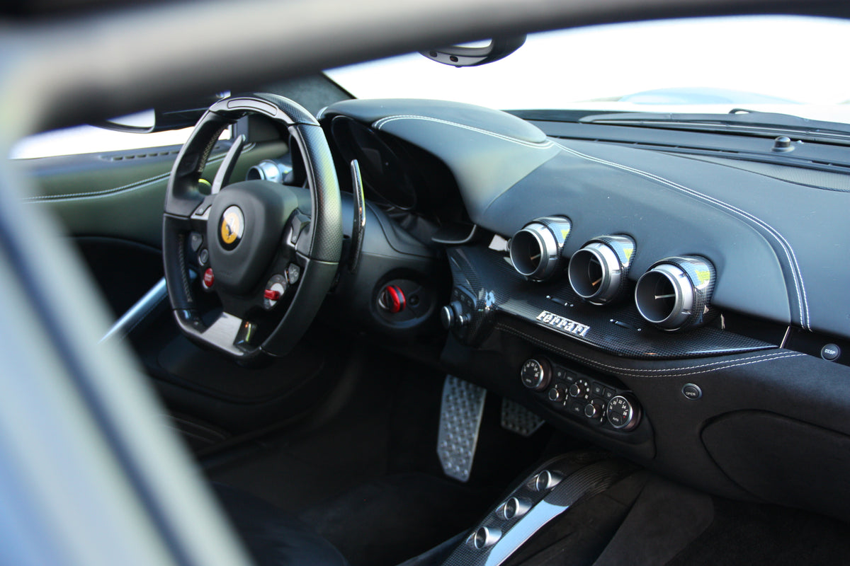 Ferrari F12 Berlinetta V12 6.3L 740ch / 238.900€