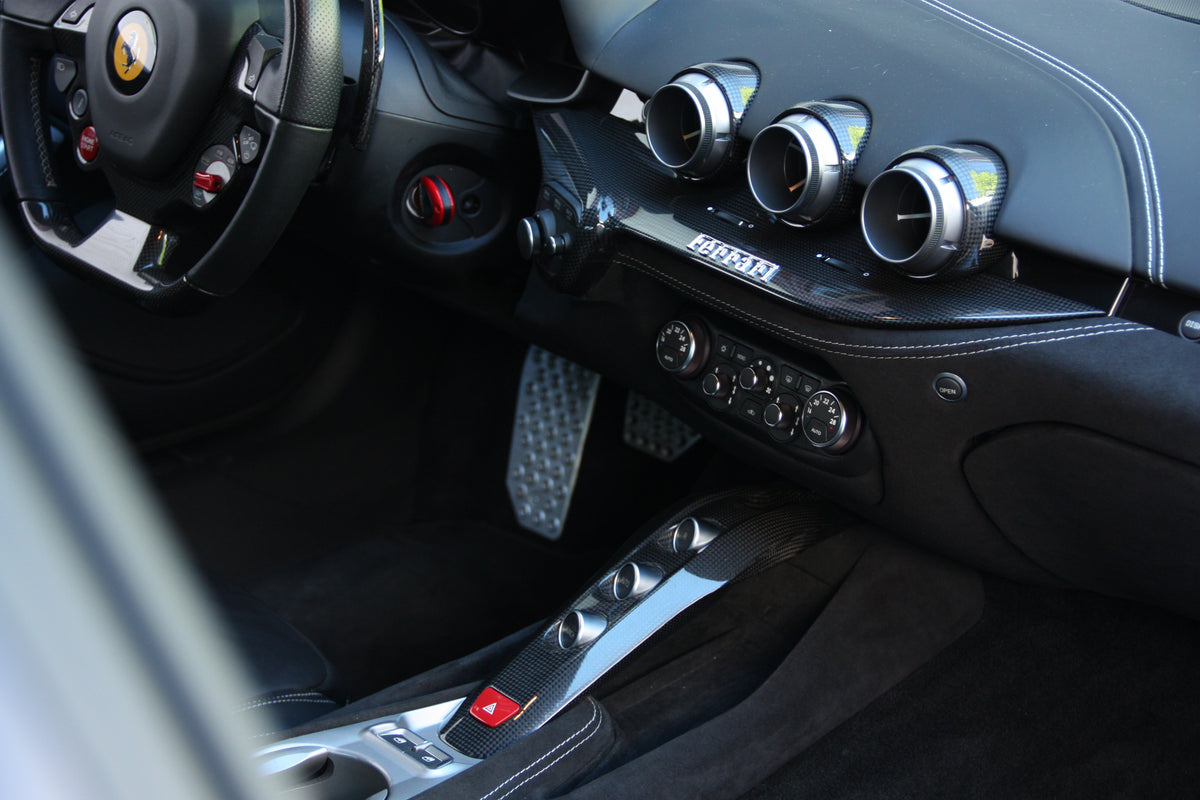 Ferrari F12 Berlinetta V12 6.3L 740ch / 238.900€