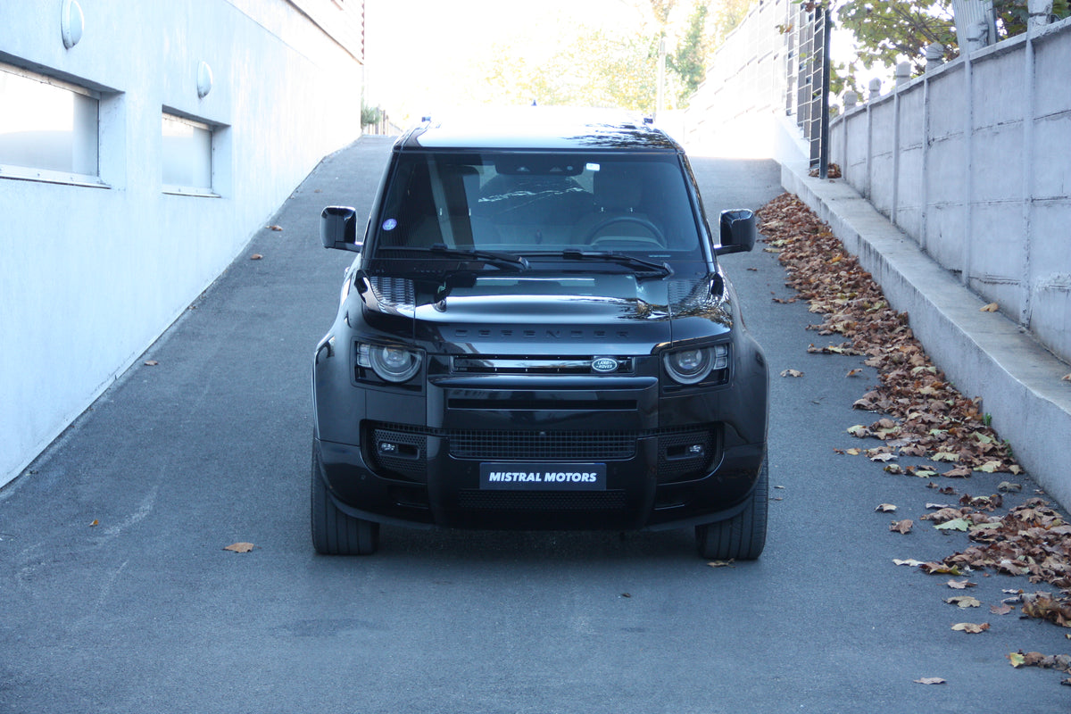 Land Rover Defender 90 P400 HSE X Dynamic / 18.900km / 94.900€