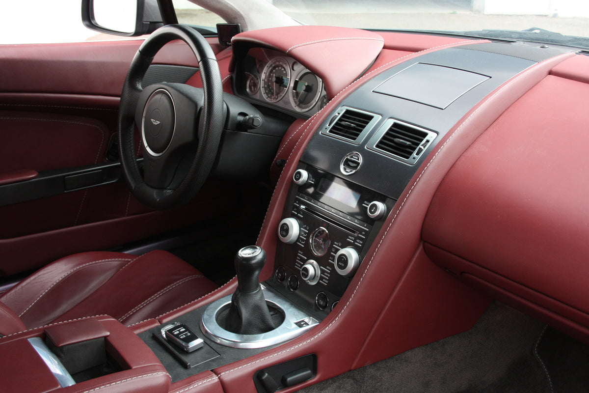 Aston Martin Vantage 4.7L BVM / 2010 / 61.500km / 67.900€