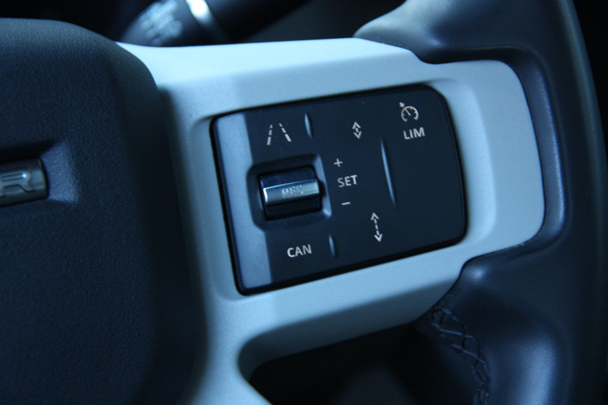 Land Rover Defender 90 P400 HSE X Dynamic / 18.900km / 94.900€