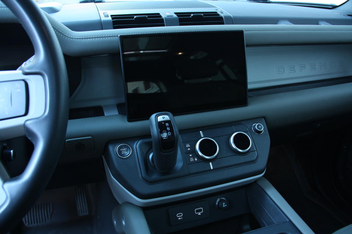 Land Rover Defender 90 P400 HSE X Dynamic / 18.900km / 94.900€