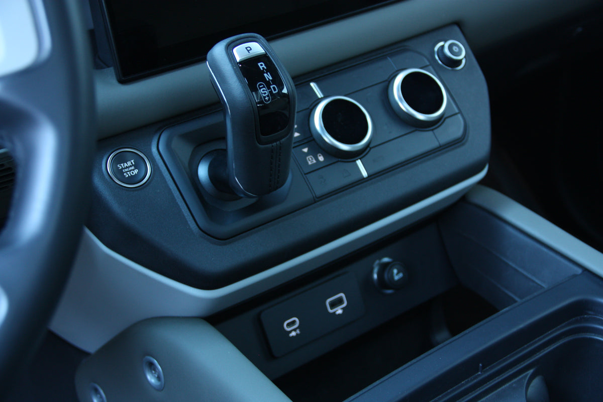 Land Rover Defender 90 P400 HSE X Dynamic / 18.900km / 94.900€