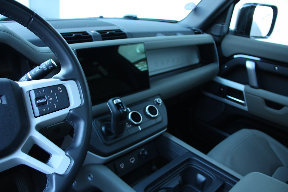 Land Rover Defender 90 P400 HSE X Dynamic / 18.900km / 94.900€