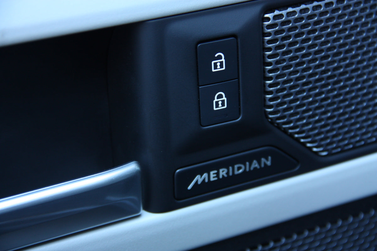 Land Rover Defender 90 P400 HSE X Dynamic / 18.900km / 94.900€