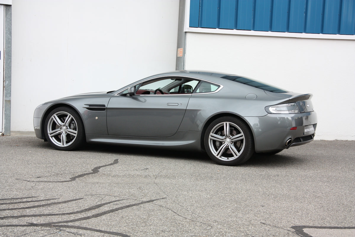 Aston Martin Vantage 4.7L BVM / 2010 / 61.500km / 67.900€