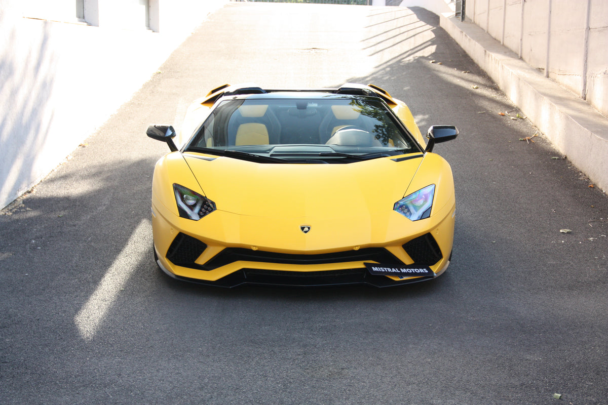 Lamborghini Aventador S Roadster / 28.000km / 394.900€