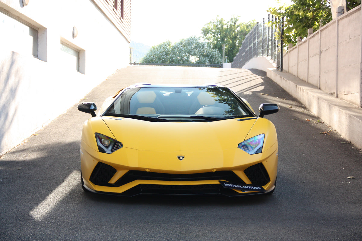 Lamborghini Aventador S Roadster / 28.000km / 394.900€