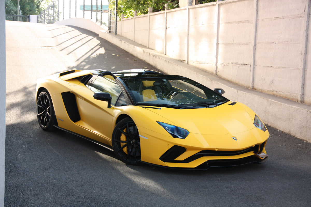 Lamborghini Aventador S Roadster / 28.000km / 394.900€