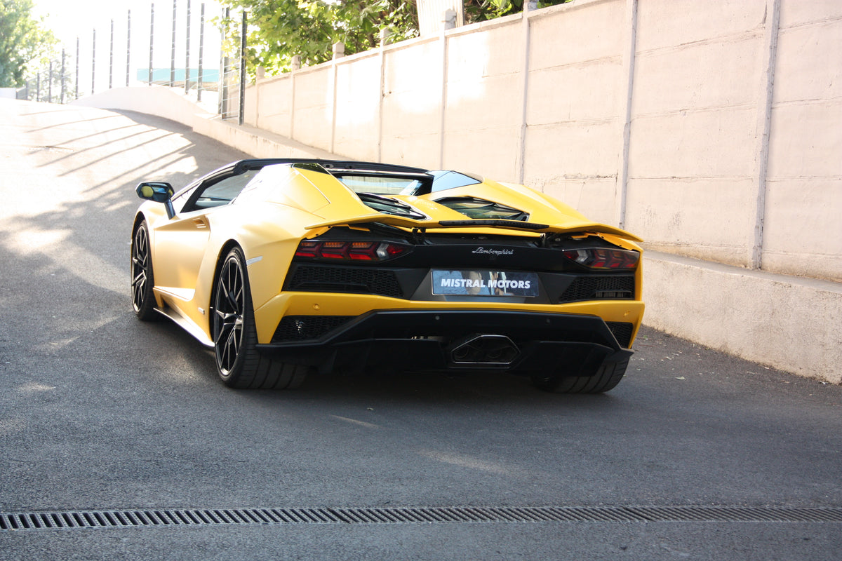 Lamborghini Aventador S Roadster / 28.000km / 394.900€