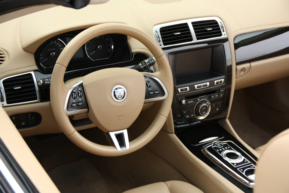 Jaguar XK Cabriolet V8 / 74.900km / 47.900€ / 2012