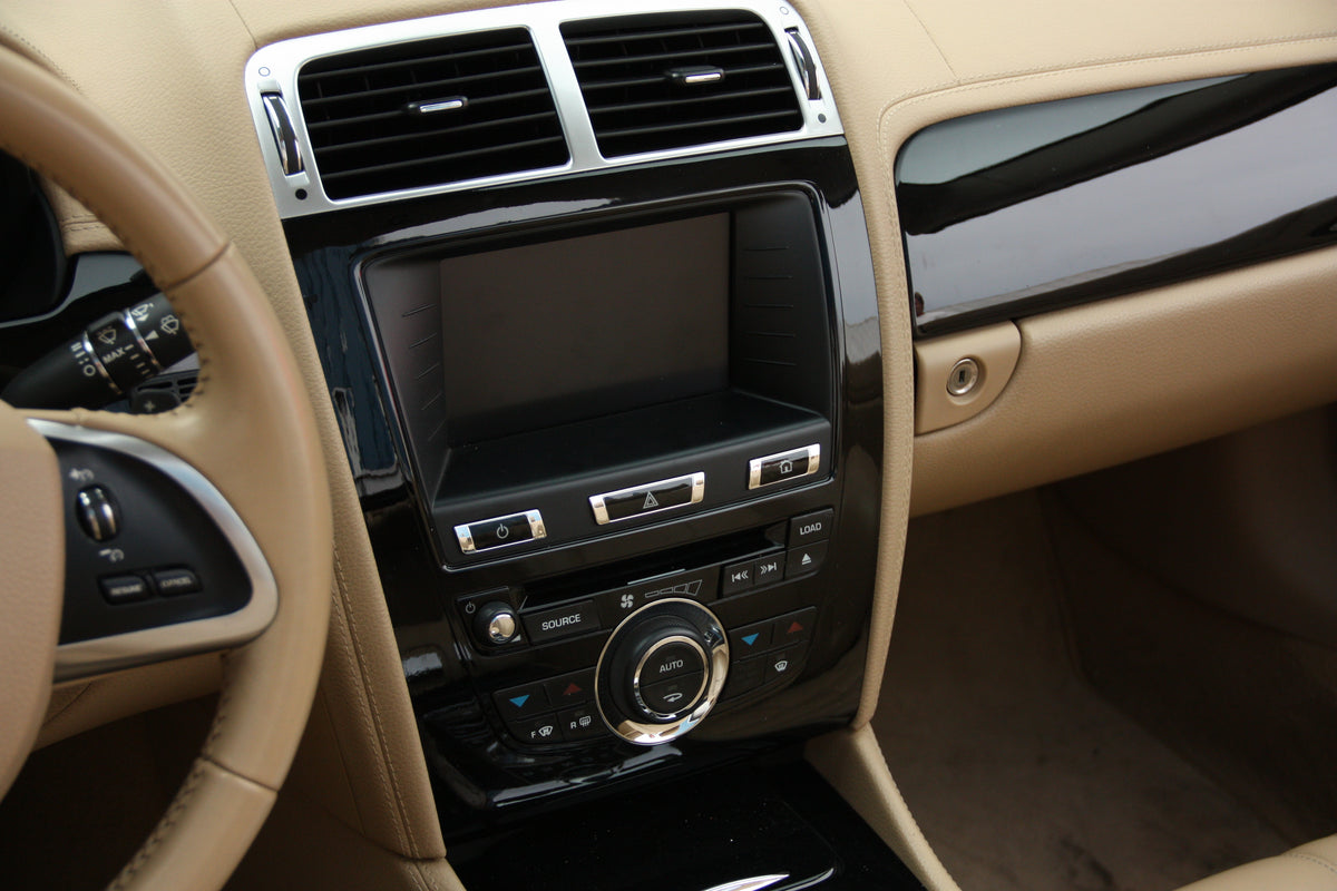Jaguar XK Cabriolet V8 / 74.900km / 47.900€ / 2012