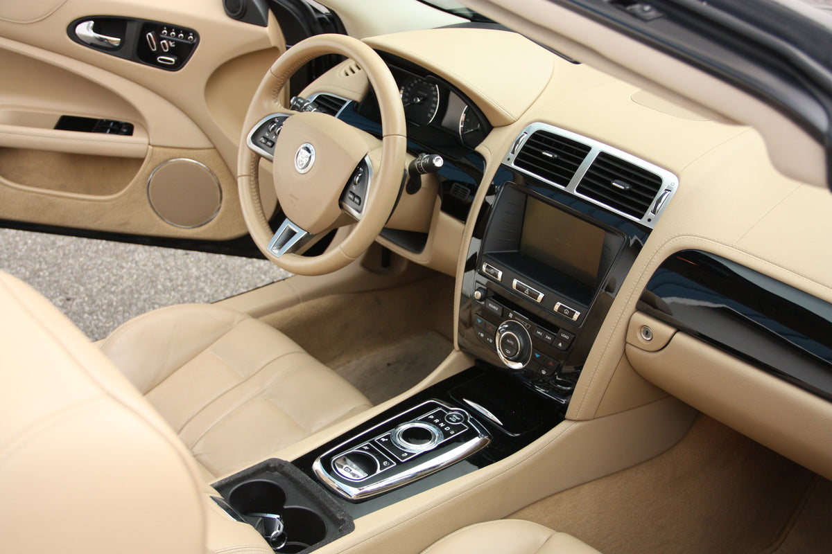 Jaguar XK Cabriolet V8 / 74.900km / 47.900€ / 2012