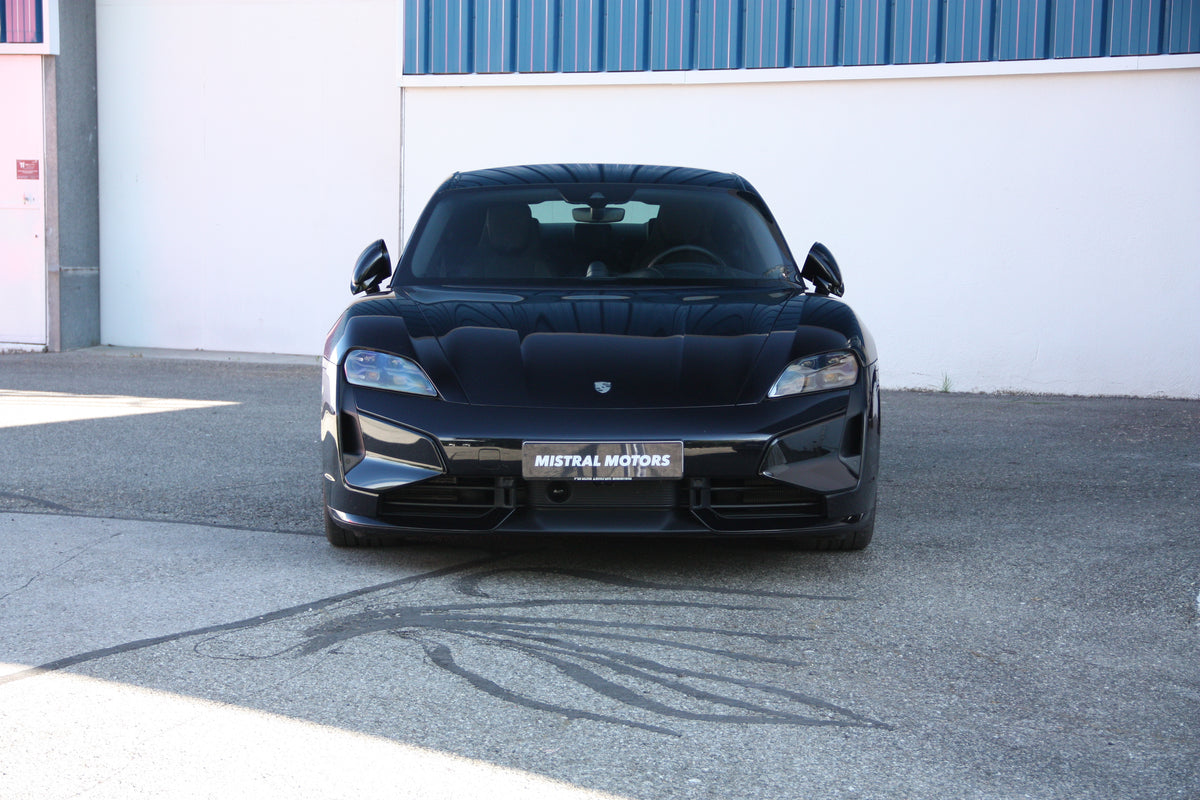 Porsche Taycan Turbo / 13.500km / 129.900€ / 2025