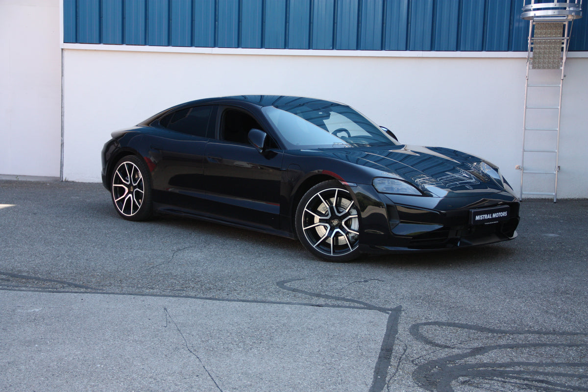 Porsche Taycan Turbo / 13.500km / 129.900€ / 2025